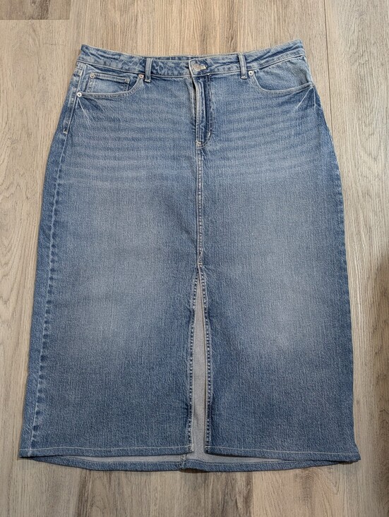 Reitmans Dresses & Skirts - Reitmans Women’s Blue Denim Midi Skirt Size 14 Classic Straight Casual Jean